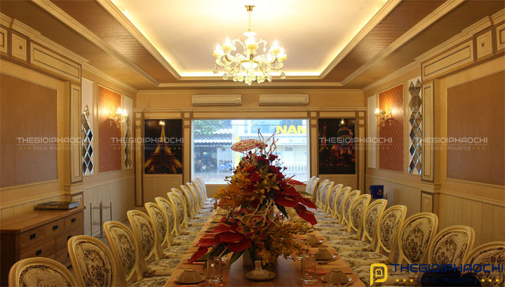 phào chỉ trần nhựa giả gỗ màu vàng kem